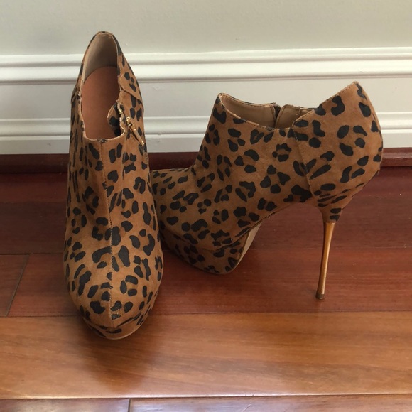 Forever 21 Shoes - Leopard print booties